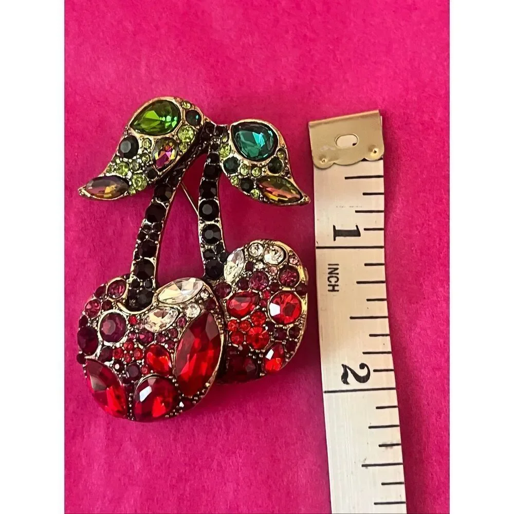 Unbranded elegant pave